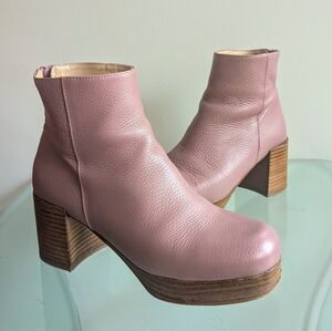 Intentionally Blank Speed Ankle Boots Size 39